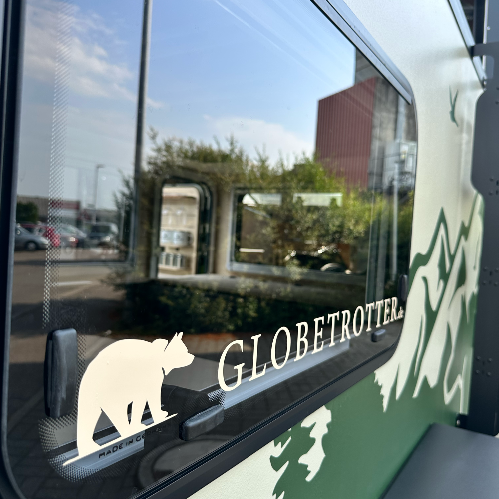 Seitenansicht des besten Miniwohnwagen mit der Gobetrotter-Edition