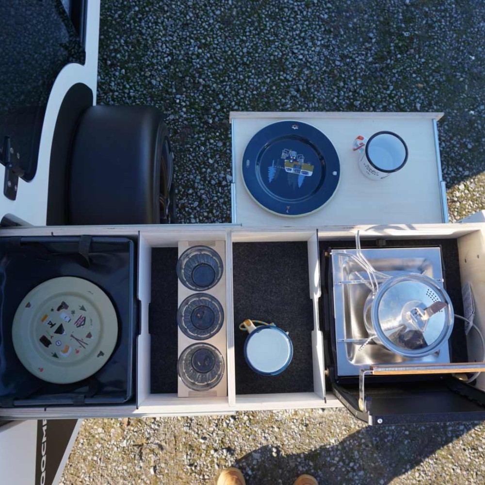 Bruno - Miniwohnwagen mit ausgefahrener Küche