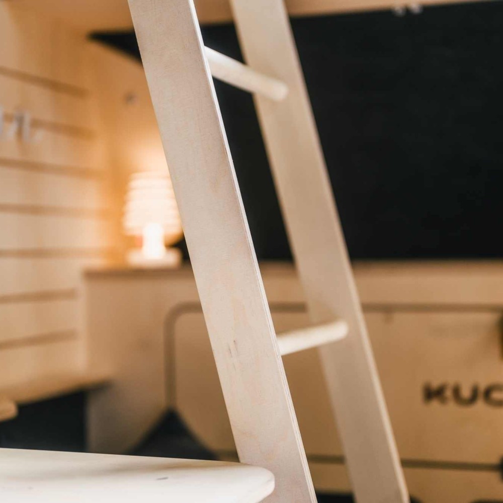 Bruno - Miniwohnwagen innen Aufgang zum Dachzelt