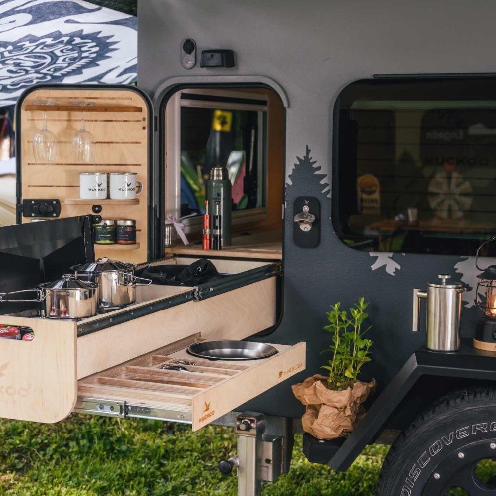 Bruno - Miniwohnwagen mit ausgefahrener Küche