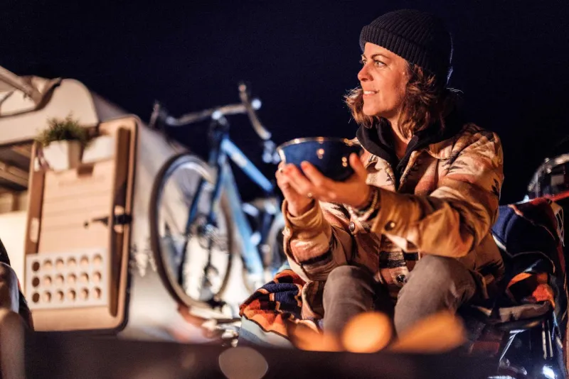 Bruno - Miniwohnwagen im Nachtlicht